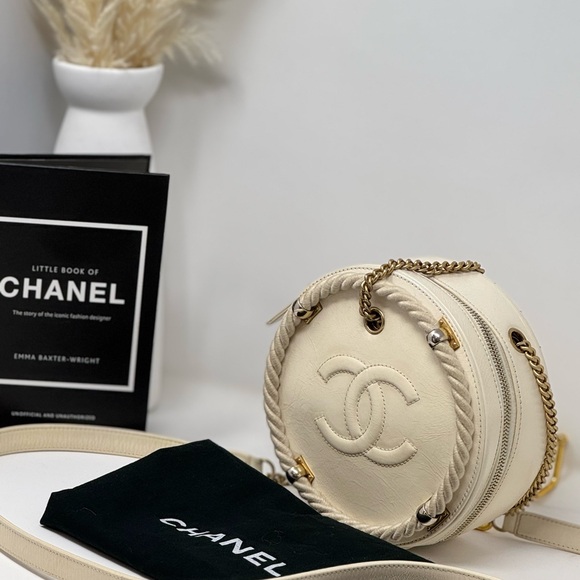 💎💯Authentic CHANEL Trendy CC Vanity Leather Bag (off white) - Picture 4 of 14